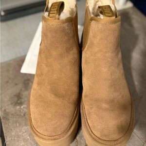 UGG women’s Neumel platform size 10